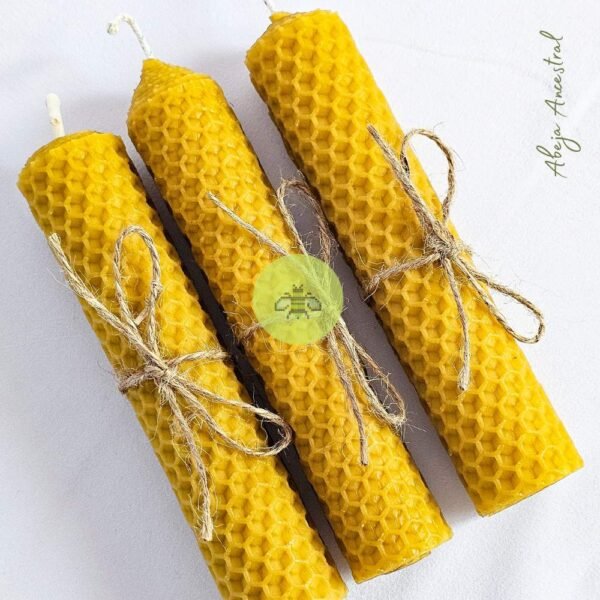 Set de 12 velas artesanales de cera de abeja - 11 cm cada una